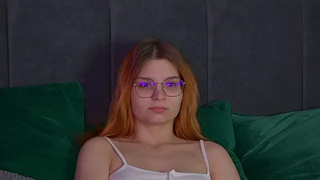 Snapshot of BellaMarebelle chatting on 10/26/25, 04:24 BellaMarebelle online show from 10/26/25, 04:24