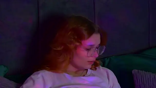 Snapshot of BellaMarebelle chatting on 10/10/25, 04:24 BellaMarebelle online show from 10/10/25, 04:24