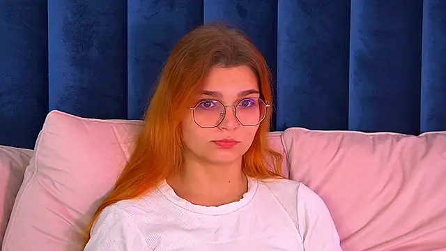 Snapshot of BellaMarebelle chatting on 10/16/25, 04:21 BellaMarebelle online show from 10/16/25, 04:21