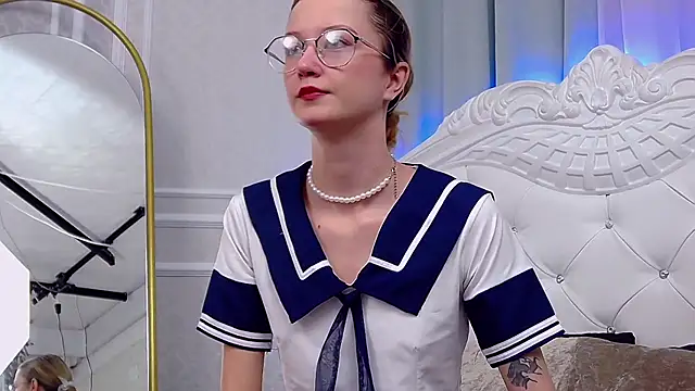 MaeLili online show from 12/14/25, 12:33