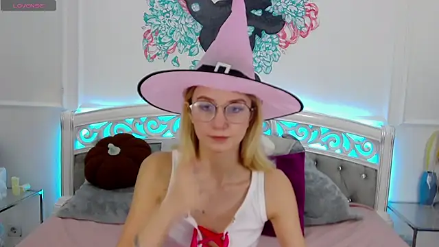 MaeLili online show from 10/15/25, 06:00