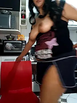 Snapshot of AuroraChest chatting on 12/19/25, 01:42 AuroraChest online show from 12/19/25, 01:42