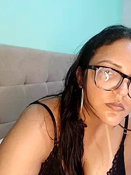 Snapshot of AuroraChest chatting on 10/22/25, 09:57 AuroraChest online show from 10/22/25, 09:57