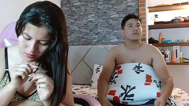Snapshot of Sexxyy_Couple_ chatting on 06/05/26, 08:58 Sexxyy Couple online show from 06/05/26, 08:58