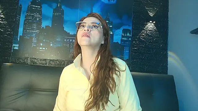 Snapshot of Skylar__Desire chatting on 10/08/25, 01:56 Skylar Desire online show from 10/08/25, 01:56