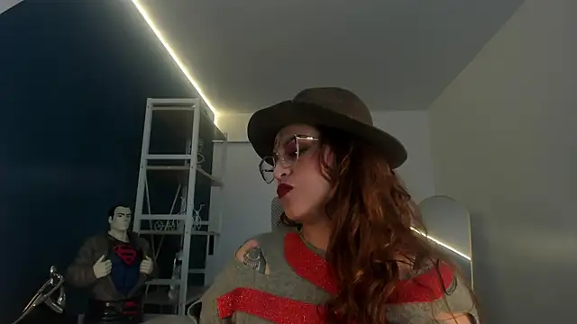Snapshot of Skylar__Desire chatting on 10/06/25, 02:07 Skylar Desire online show from 10/06/25, 02:07