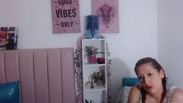 Snapshot of Chloe_Wiild chatting on 09/18/25, 07:17 Chloe Wiild online show from 09/18/25, 07:17
