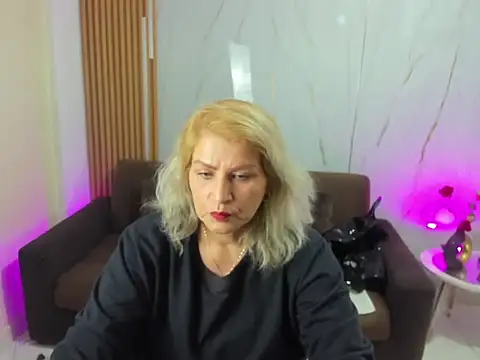 Juanitarubia online show from 11/22/25, 07:02