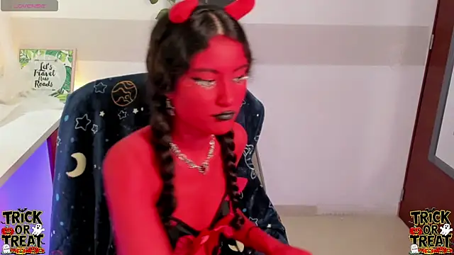 Snapshot of Krysten_Riter chatting on 10/31/25, 03:08 Krysten Riter online show from 10/31/25, 03:08