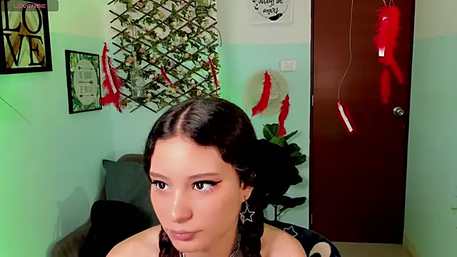 Snapshot of Krysten_Riter chatting on 11/27/25, 02:50 Krysten Riter online show from 11/27/25, 02:50