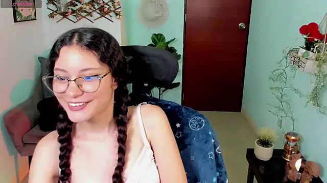 Snapshot of Krysten_Riter chatting on 11/13/25, 03:49 Krysten Riter online show from 11/13/25, 03:49