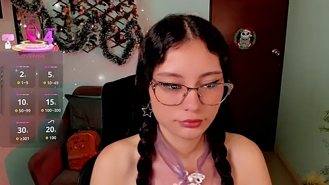 Snapshot of Krysten_Riter chatting on 12/18/25, 02:43 Krysten Riter online show from 12/18/25, 02:43