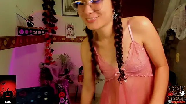 Snapshot of Krysten_Riter chatting on 10/17/25, 02:52 Krysten Riter online show from 10/17/25, 02:52