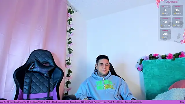 Sarahandzack online show from 12/17/25, 07:08