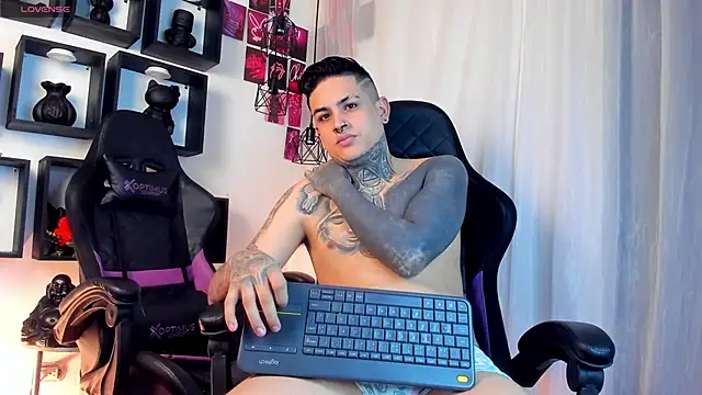 Sarahandzack online show from 11/15/25, 06:01