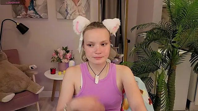 Snapshot of Ginger_Emma chatting on 09/21/25, 09:09 Ginger Emma online show from 09/21/25, 09:09