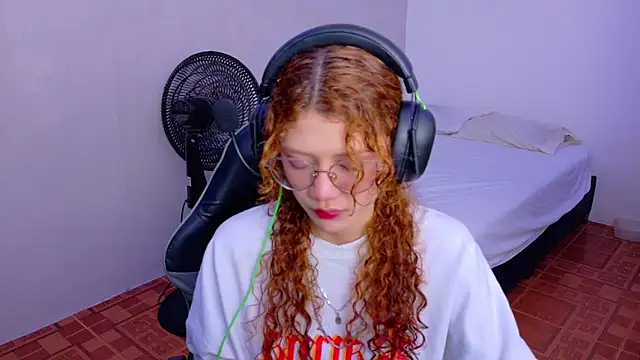 Snapshot of Birdie_0 chatting on 09/10/25, 01:21 Birdie 0 online show from 09/10/25, 01:21