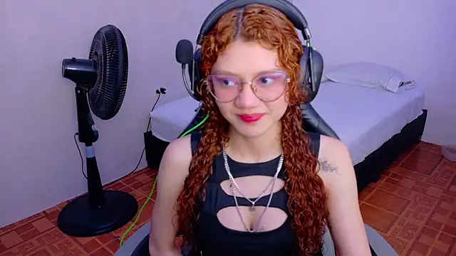 Snapshot of Birdie_0 chatting on 09/09/25, 01:31 Birdie 0 online show from 09/09/25, 01:31