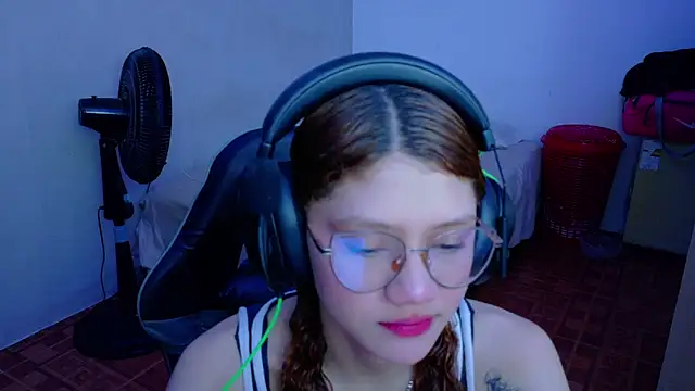 Snapshot of Birdie_0 chatting on 09/20/25, 03:22 Birdie 0 online show from 09/20/25, 03:22