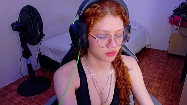 Snapshot of Birdie_0 chatting on 10/15/25, 12:57 Birdie 0 online show from 10/15/25, 12:57