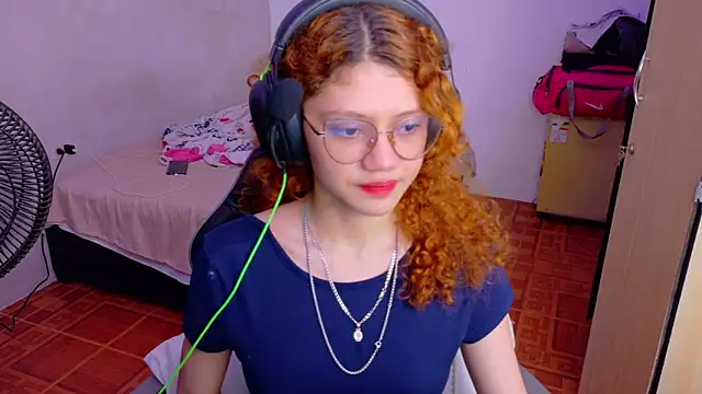 Snapshot of Birdie_0 chatting on 10/02/25, 03:37 Birdie 0 online show from 10/02/25, 03:37