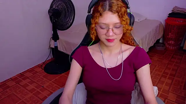 Snapshot of Birdie_0 chatting on 09/23/25, 01:51 Birdie 0 online show from 09/23/25, 01:51