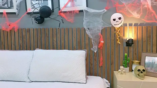 luna roja25 online show from 10/24/25, 01:43