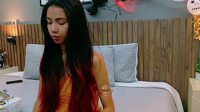 luna roja25 online show from 10/31/25, 12:57