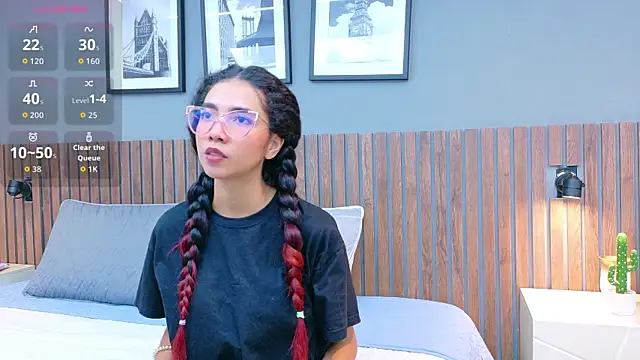 luna roja25 online show from 09/15/25, 01:33