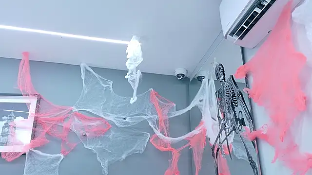 luna roja25 online show from 10/15/25, 12:57