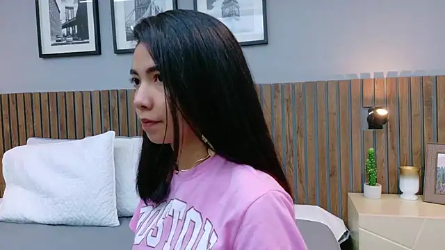 luna roja25 online show from 12/17/25, 01:38