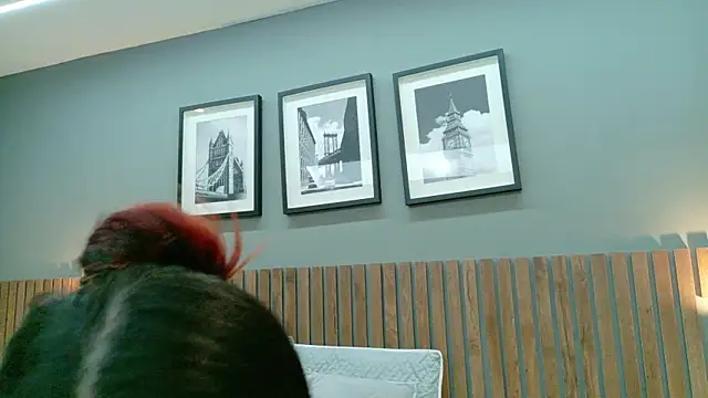 luna roja25 online show from 11/20/25, 01:45