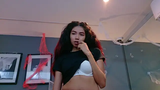 luna roja25 online show from 10/18/25, 12:40