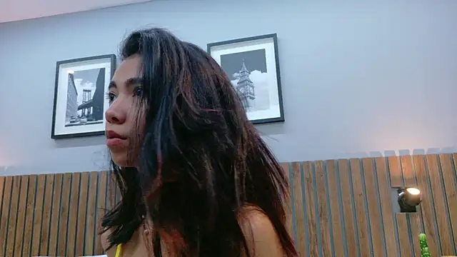 luna roja25 online show from 12/22/25, 02:17