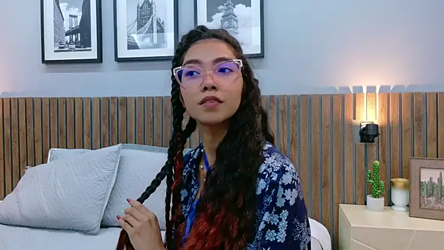 luna roja25 online show from 11/25/25, 01:33