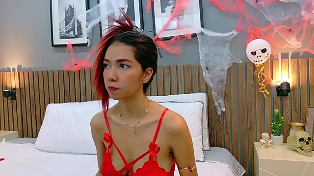 luna roja25 online show from 10/27/25, 01:56