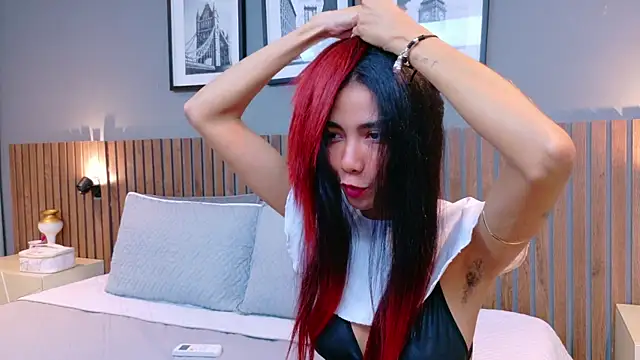 luna roja25 online show from 09/18/25, 01:03