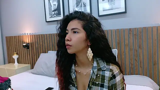 luna roja25 online show from 11/28/25, 01:22