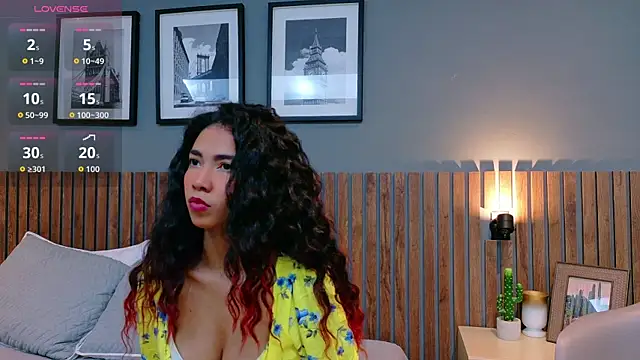 luna roja25 online show from 10/03/25, 01:23