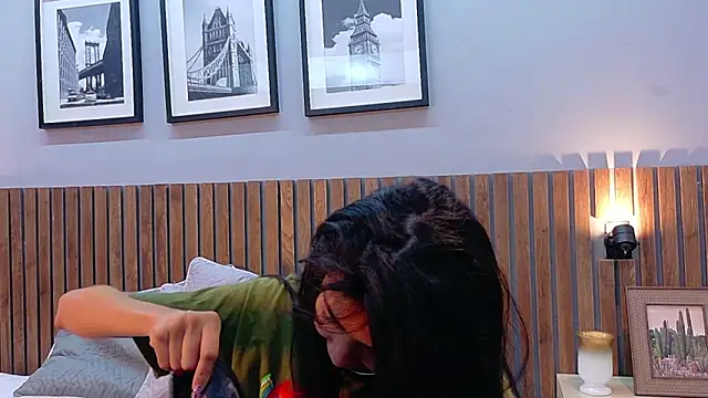 luna roja25 online show from 02/26/26, 01:00