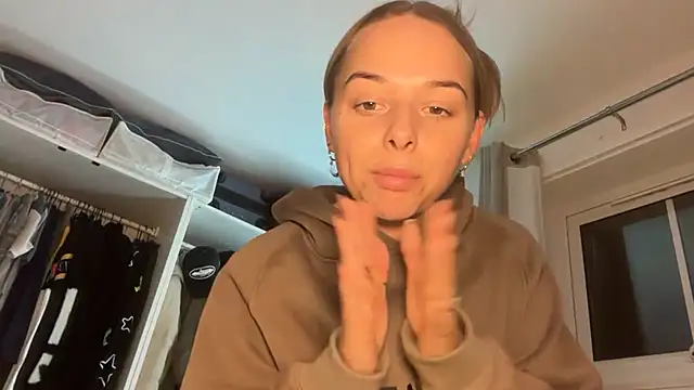 KayleeBella online show from 11/21/25, 05:12