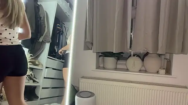 KayleeBella online show from 10/31/25, 05:53