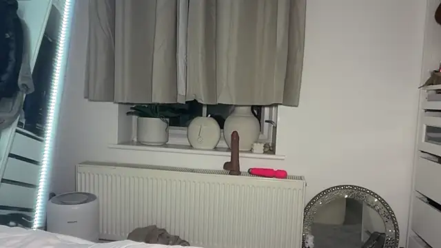 KayleeBella online show from 10/28/25, 09:36