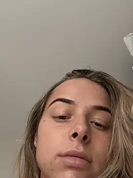 KayleeBella online show from 10/04/25, 09:44