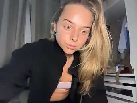 KayleeBella online show from 10/21/25, 08:08