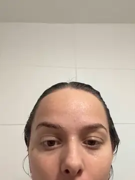 KayleeBella online show from 11/18/25, 06:00