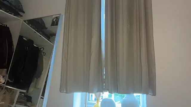 KayleeBella online show from 11/22/25, 10:36