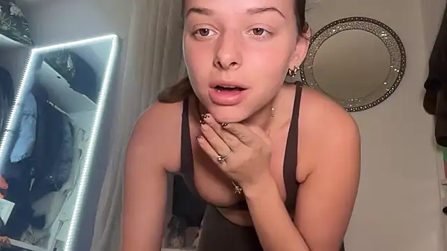 KayleeBella online show from 03/24/26, 06:52