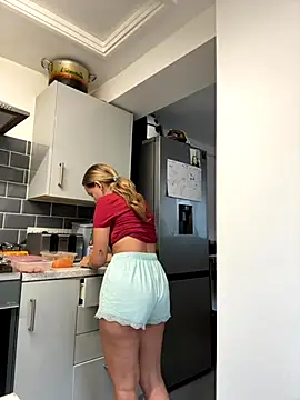 KayleeBella online show from 09/09/25, 05:00