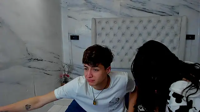 Snapshot of Ari_and_Storm chatting on 01/09/26, 02:13 Ari and Storm online show from 01/09/26, 02:13